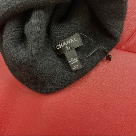 Authentic Chanel interlocking CC logo beanie - Picture 2 of 7